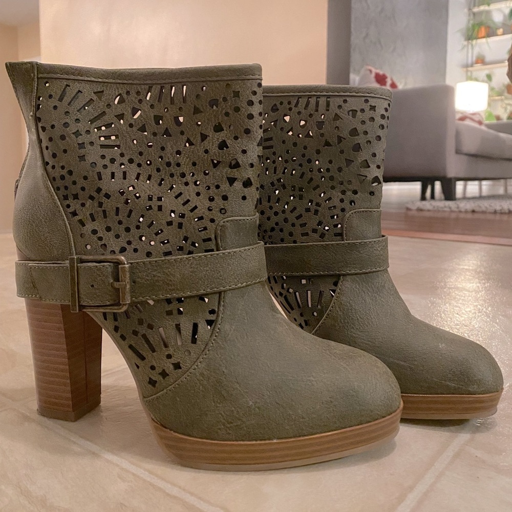Shoedazzle Army Green Booties